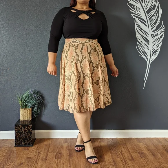 Attention Snake Skirt - Picture 6 of 7